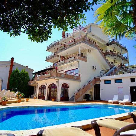 Hotel Kleopatra อุลซิน ภายนอก รูปภาพ