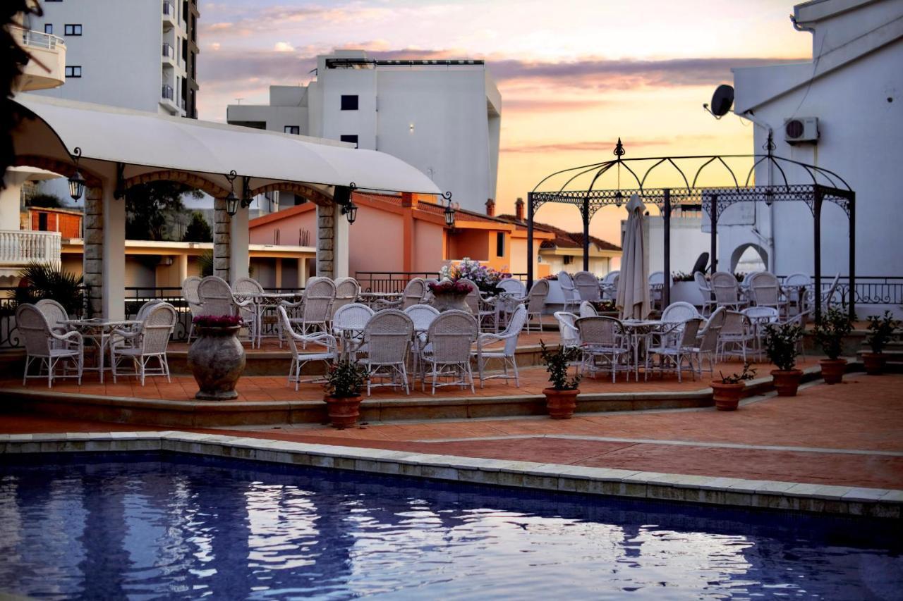Hotel Kleopatra อุลซิน ภายนอก รูปภาพ